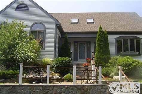 Notice the beautiful stone work and the fountain on the front landing!