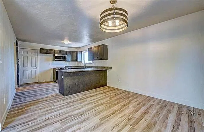 4 bed, 2.0 bath, 1441 sqft, $2,600 — Photo 4