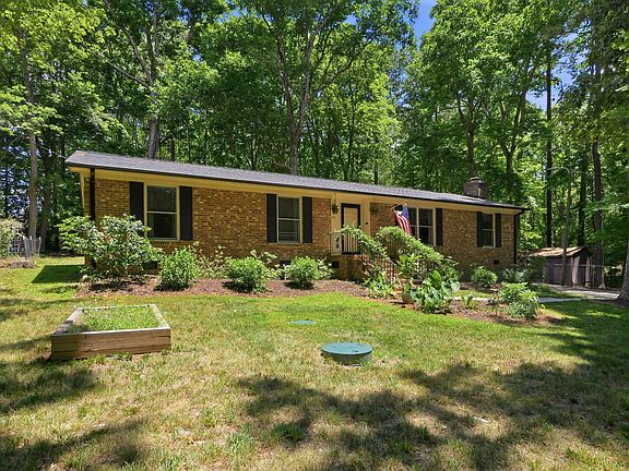 3rd image of 2910 Beech Grove Dr