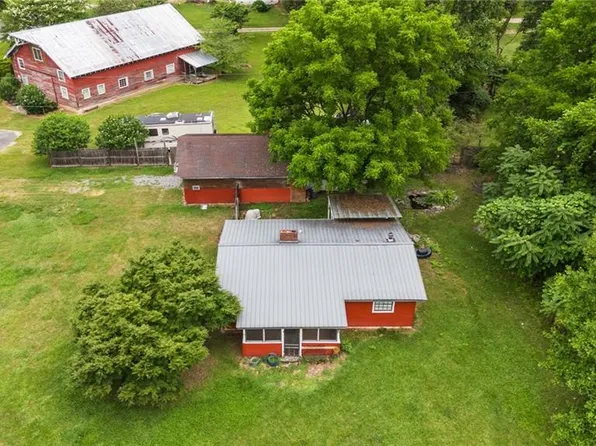 1457 Dan River Shores Rd, Danbury, NC 27016