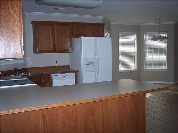 5th image of 235 Ravenwood Blvd