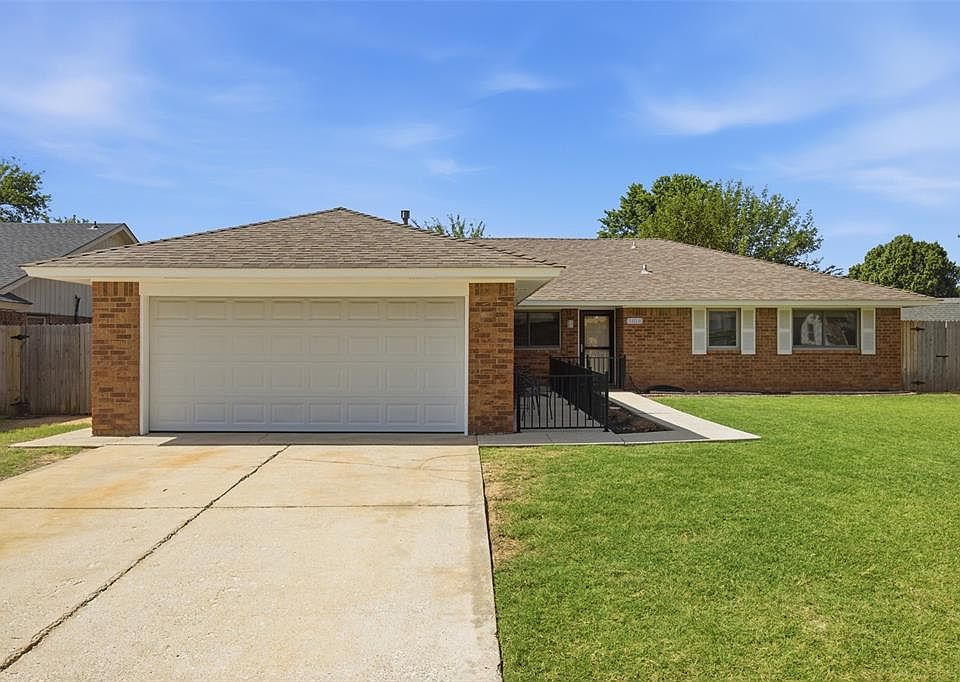 1st image of 1018 W Windsor Way