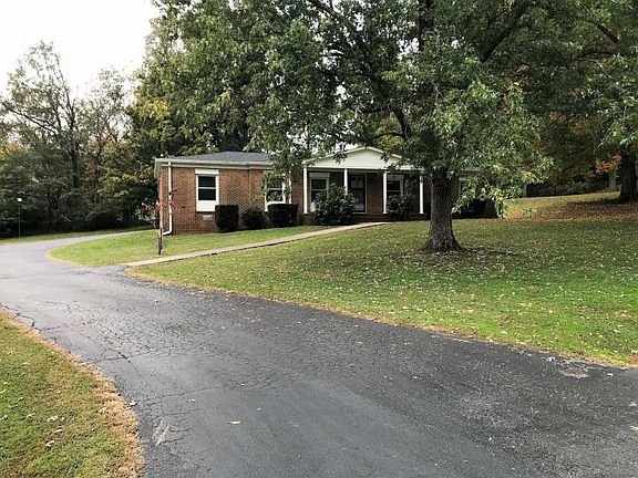 5th image of 475 Manor Cir
