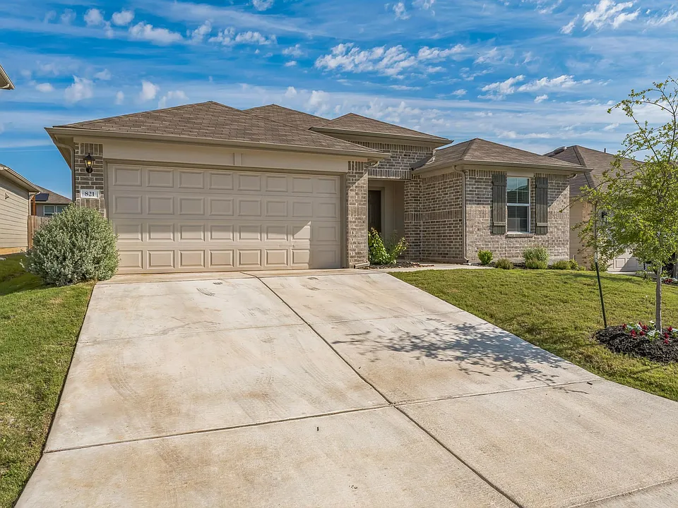 821 Bahia Pl