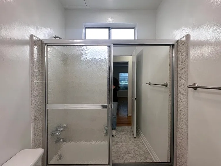1219 Barry Ave #2 — Photo 14