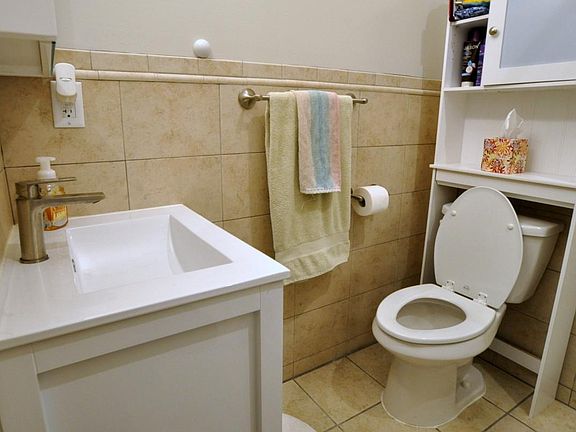 5th image of 2229 Catharine St #2A