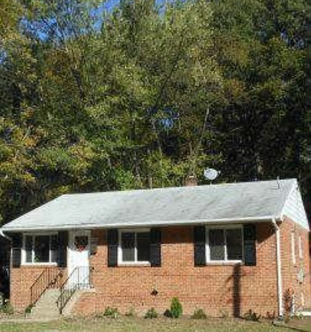 4 bed, 936 sqft, $3,100 — Photo 1