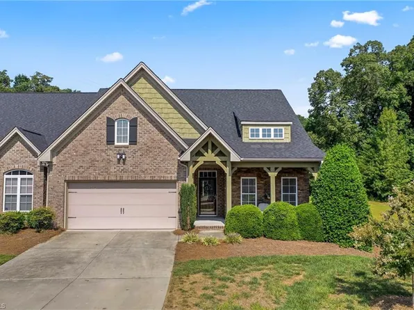 1003 Plantation Village Dr, Clemmons, NC 27012