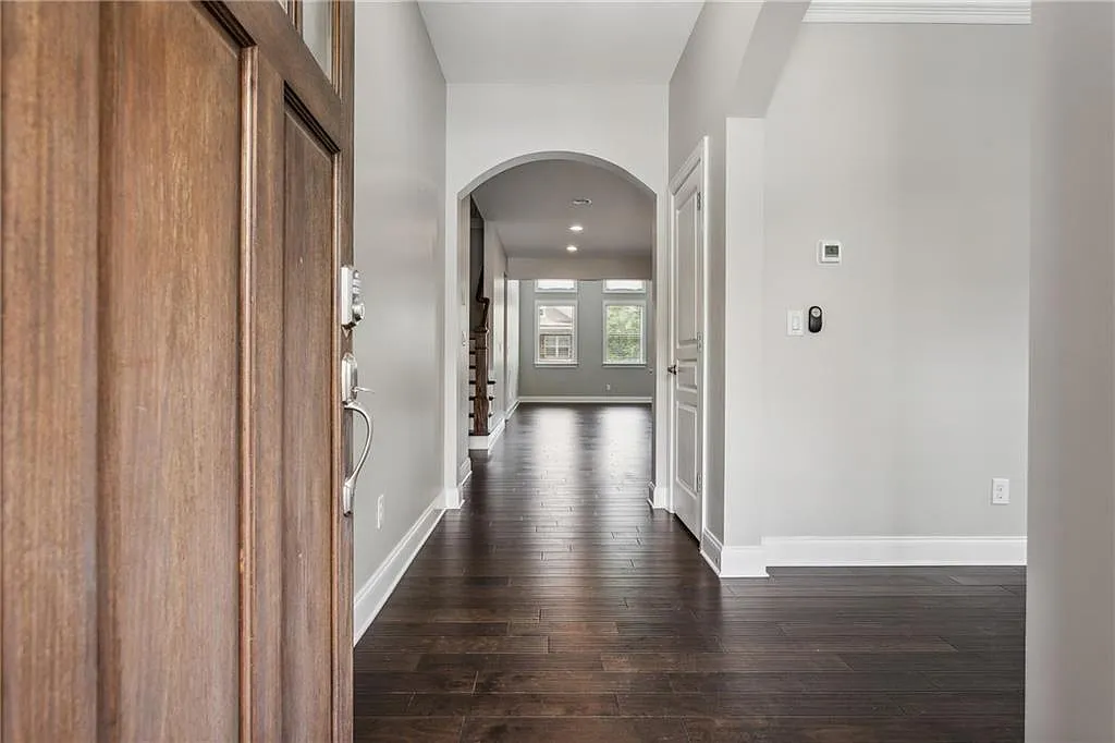 4 bed, 4.5 bath, 3347 sqft, $4,250 — Photo 2