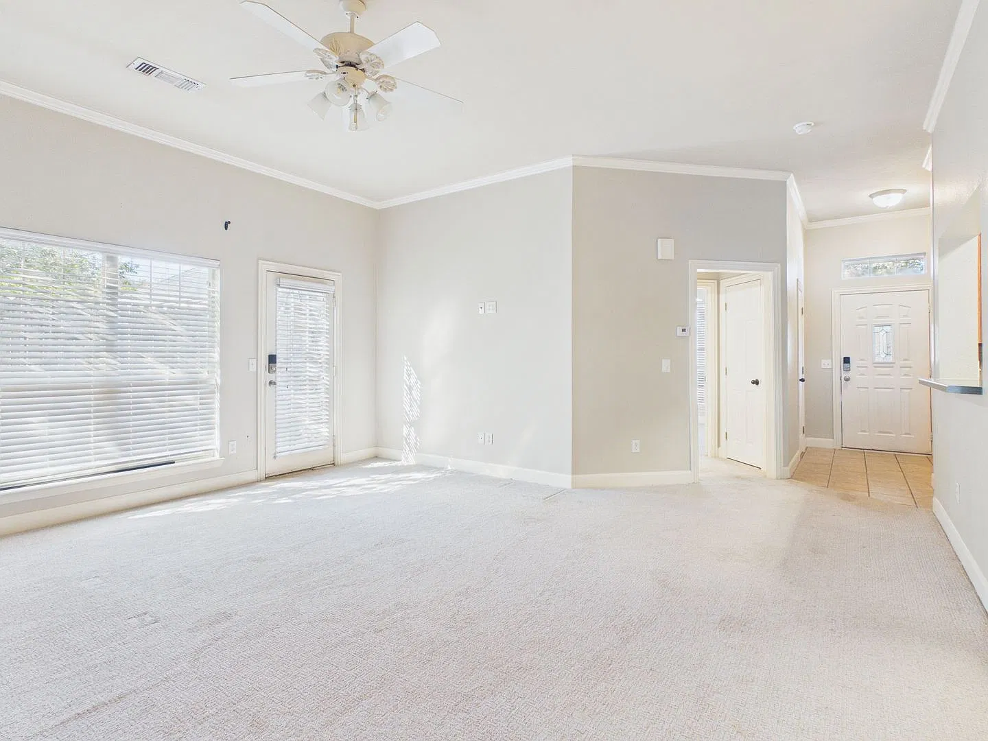 Charming 2 Bedroom, 2 Bathroom Rental in Sleepy Hollow — Photo 3