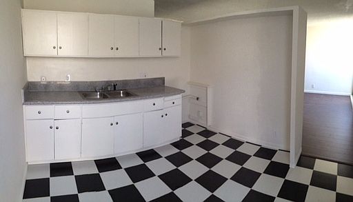 5th image of 532 N Madison Ave APT 1
