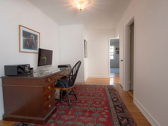 3rd image of 703 Palmer Ct APT 2B
