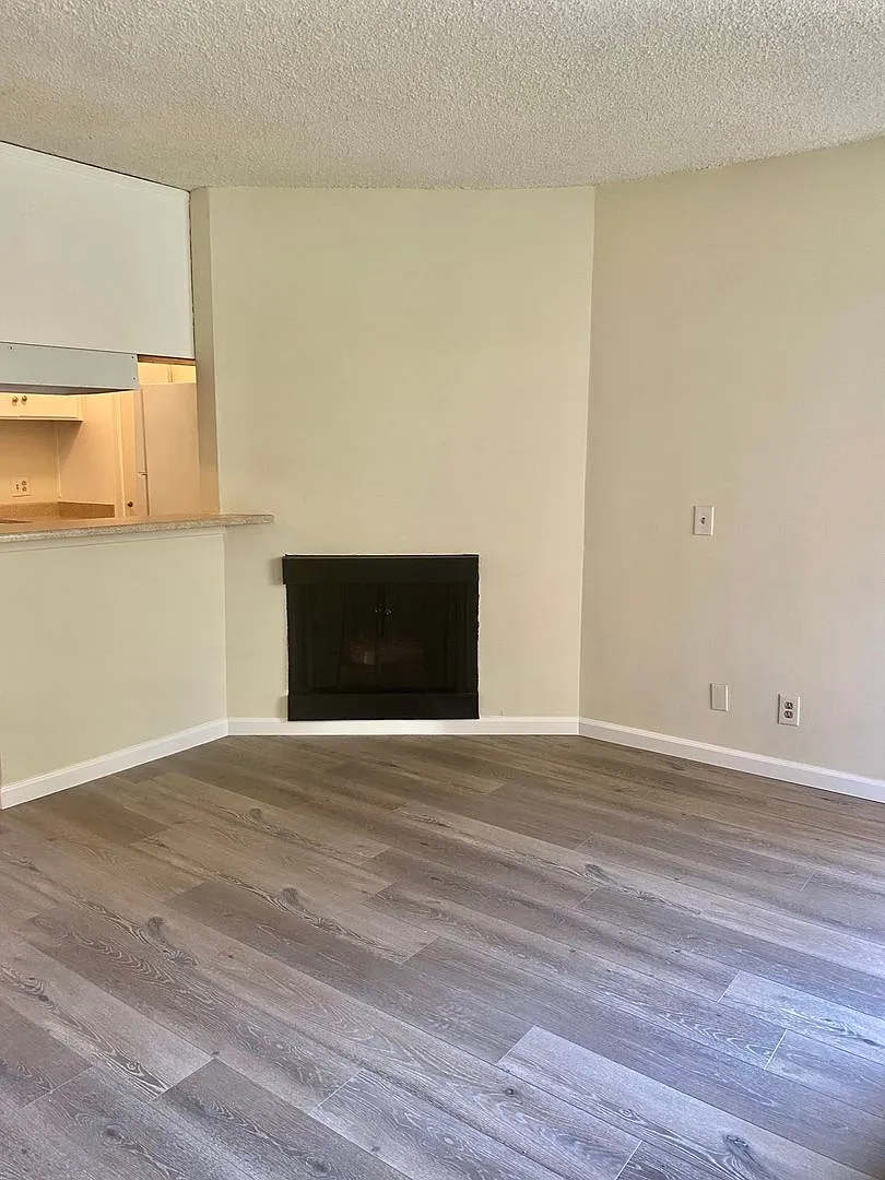 18520 Prairie St. — Photo 2
