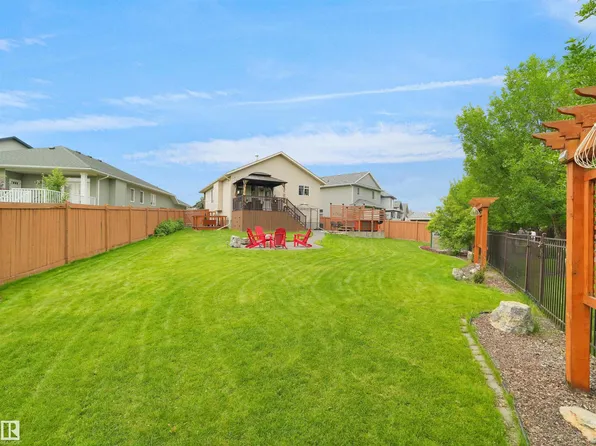 3704 141st Ave NW, Edmonton, AB T5Y 0E3