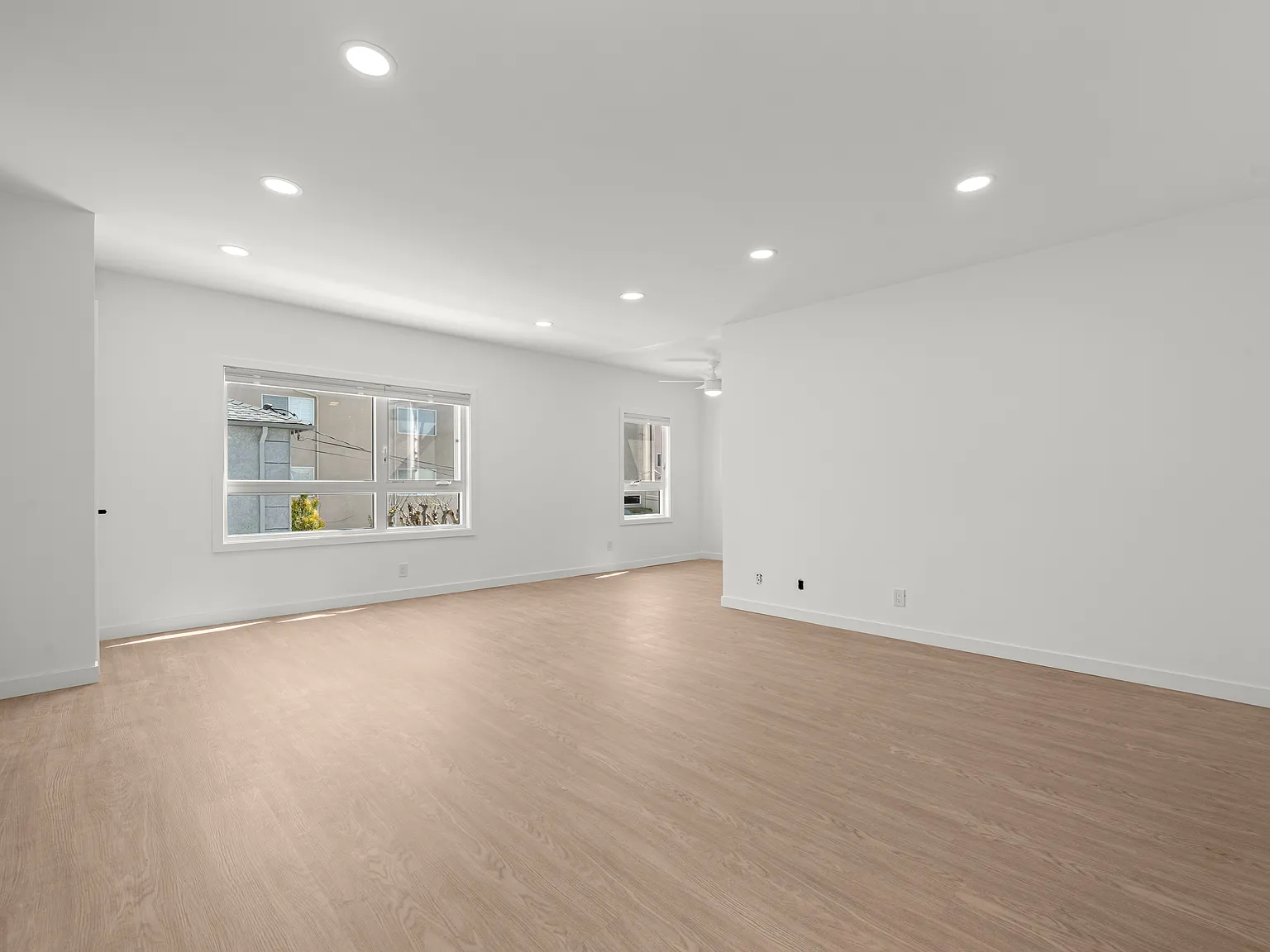 2 bed, 1.5 bath, 861 sqft, $4,095 — Photo 2