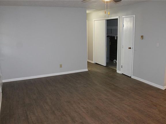 4th image of 966 N Avon Ave