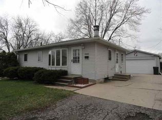 940 Littlefield Rd, Waterloo, IA 50701