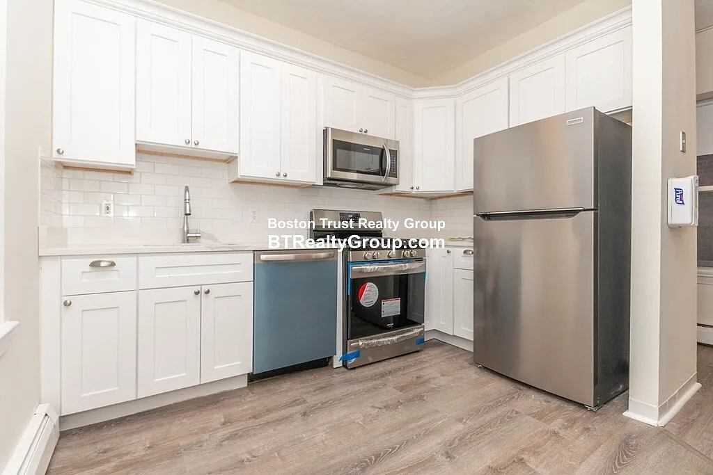 4 bed, 1.0 bath, 1000 sqft, $3,400 — Photo 2