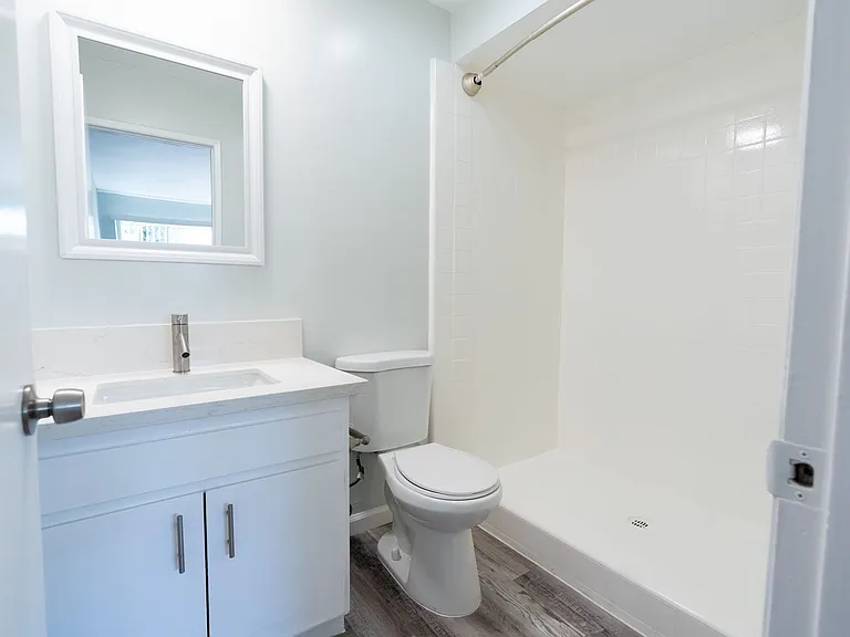 1635 North Martel Avenue — Photo 14