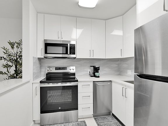 2nd image of 175 Fanshaw E