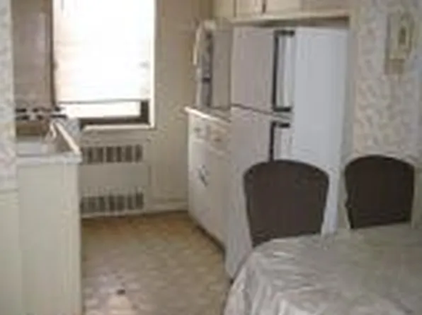 2209 Knapp Street image 1 of 5