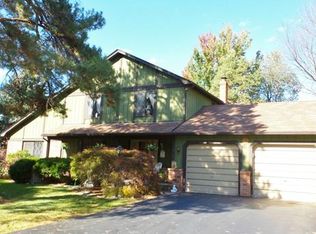 7456 Arrowood Dr, West Bloomfield, MI