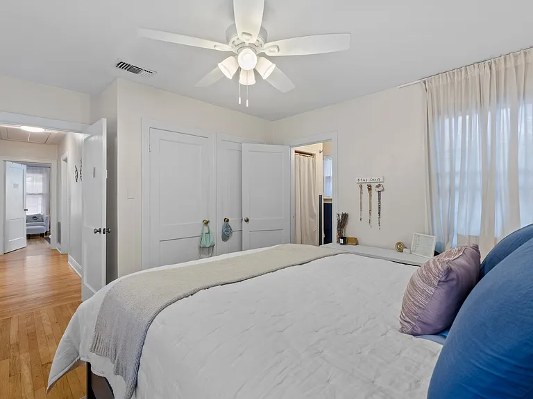 3206 Kerbey Ln — Photo 15