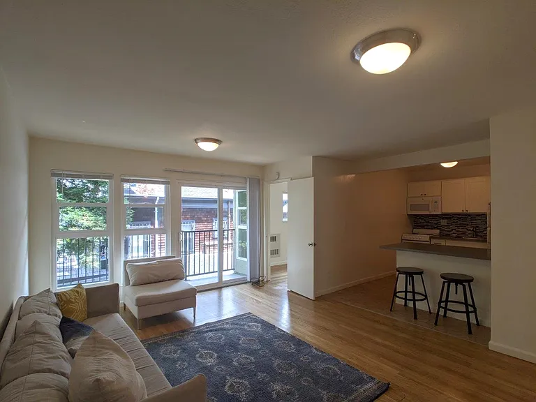 Vanguard Apartments — Photo 24