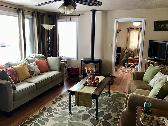 3rd image of 1207 NE Ochoco Ave
