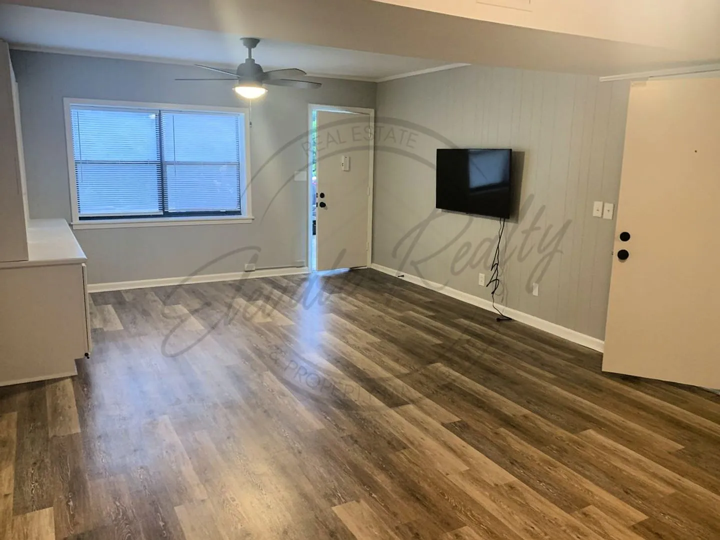 One Month Free Rent: Spacious 3br/1ba Lower-Level Apartment With Lake Views 1170 Sq Ft! — Photo 3