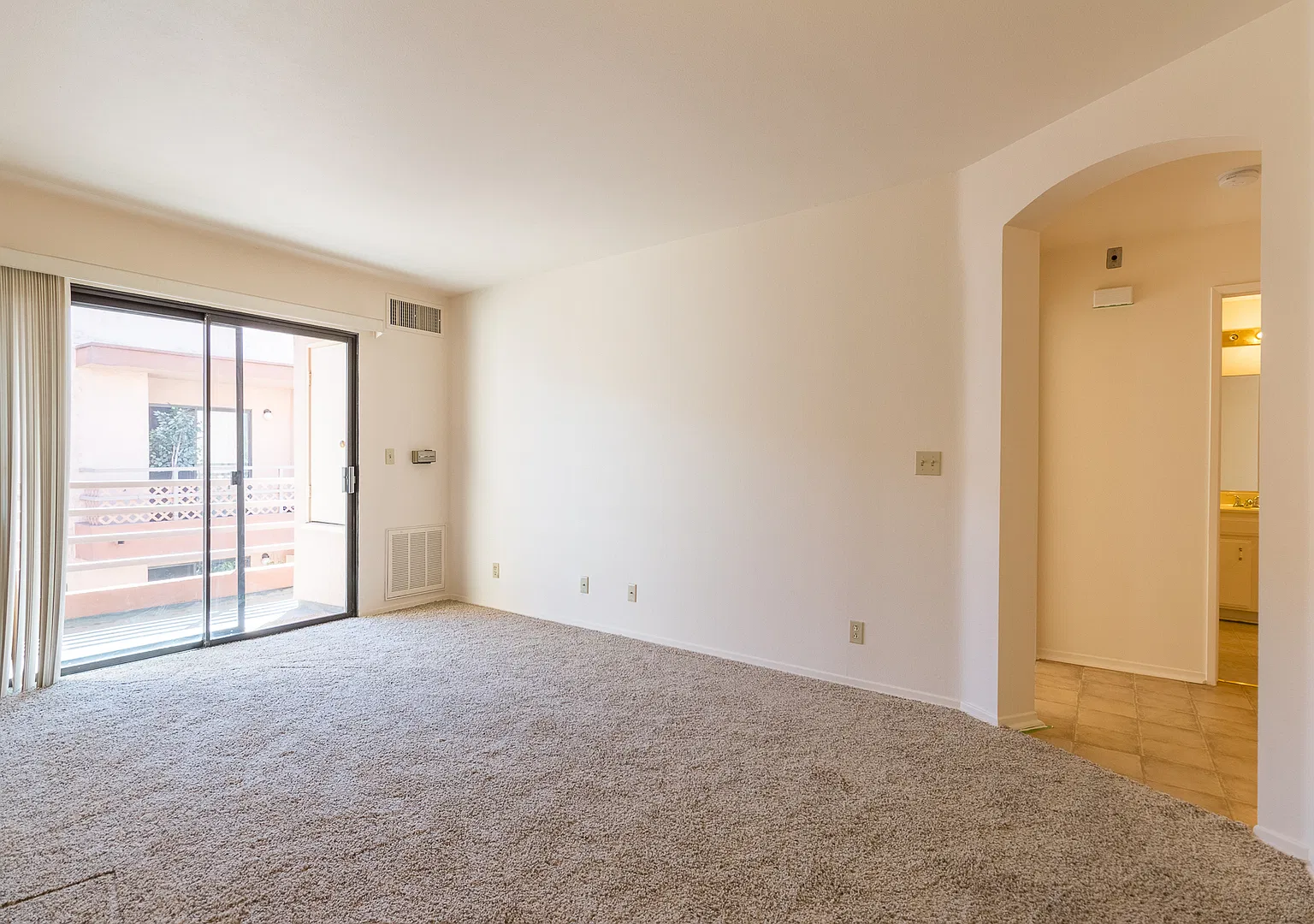 Light, Bright & Ideally Located 1-Bedroom Near The Village! — Photo 2