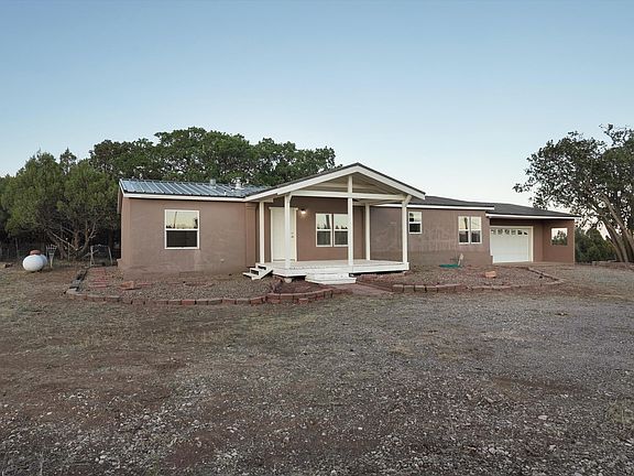 3rd image of 36 Quail Hollow Rd