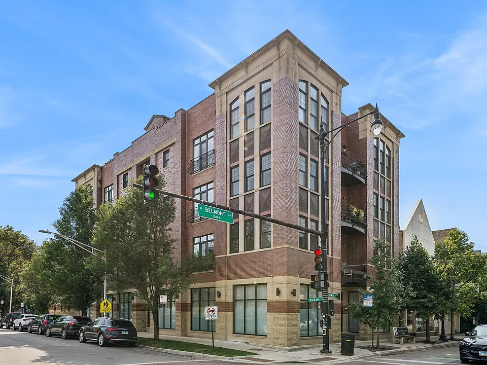 3158 N Paulina St #2N