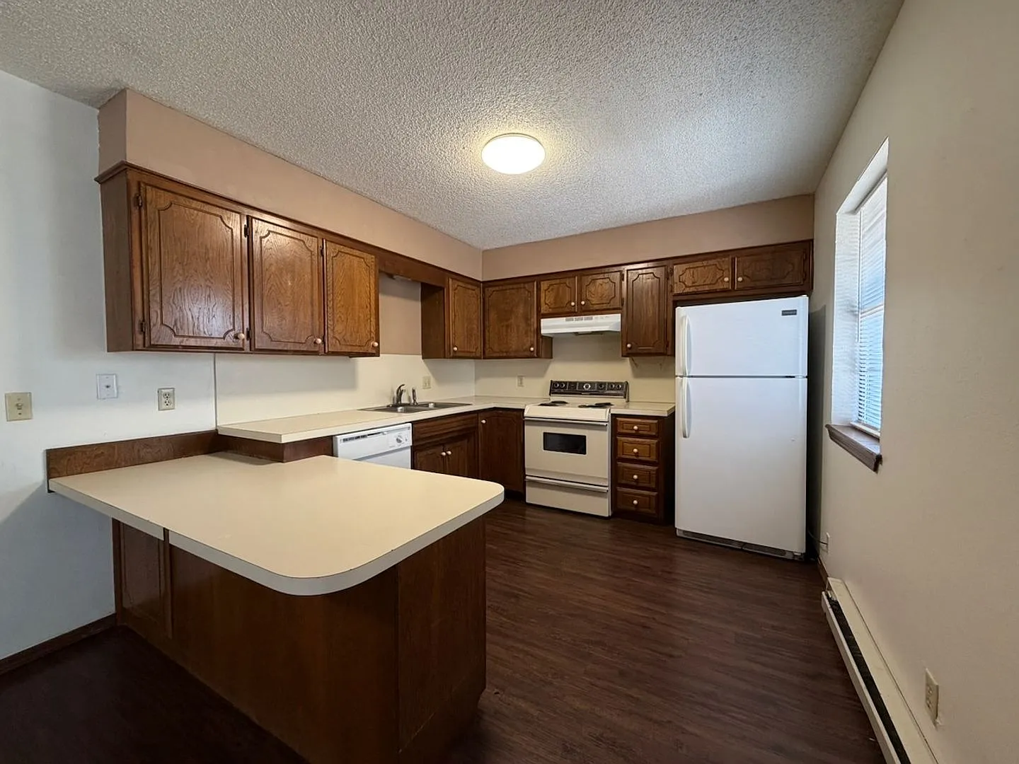 2 Bedroom 1 Bathroom Furnished — Photo 4