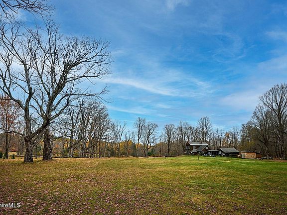 2nd image of 10 Maple St