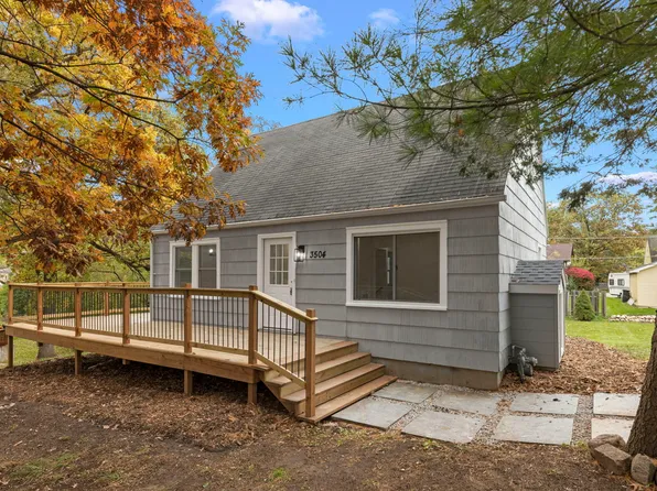 3504 Woodland Cir S, Island Lake, IL 60042