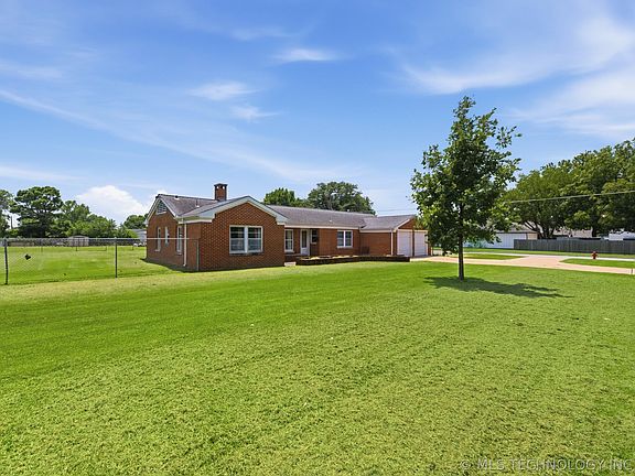 2nd image of 603 E Elgin Pl