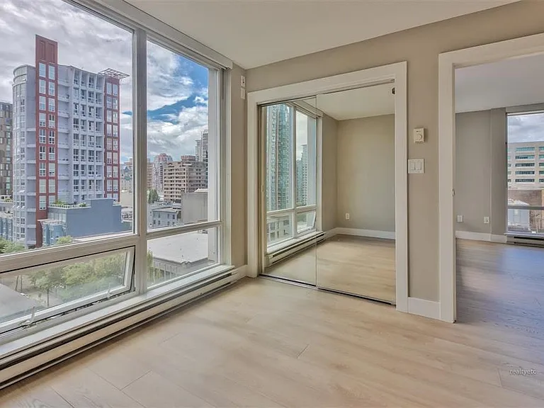 565 Smithe St #100X — Photo 7