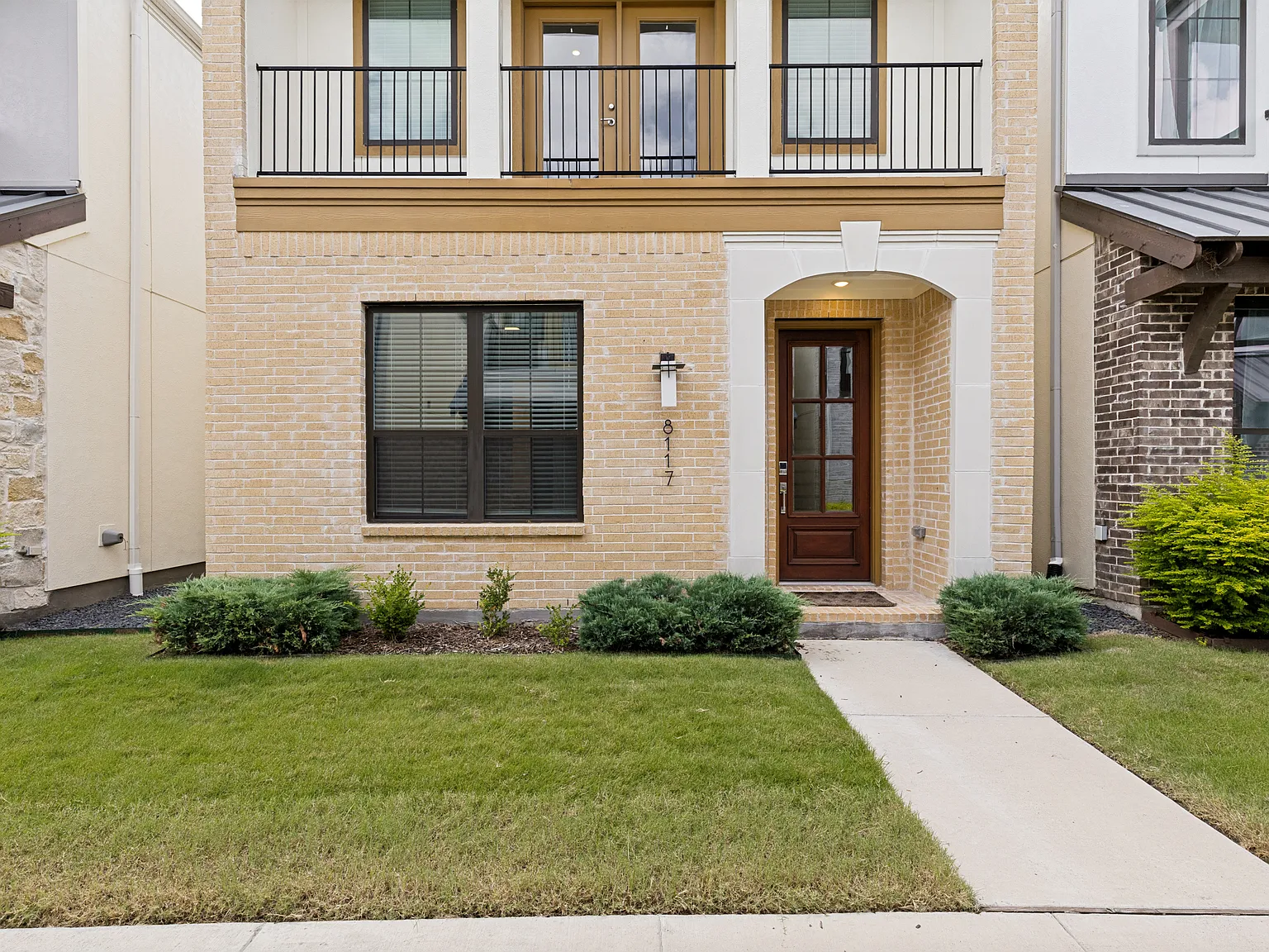 3 bed, 2.5 bath, 1670 sqft, $3,850 — Photo 3