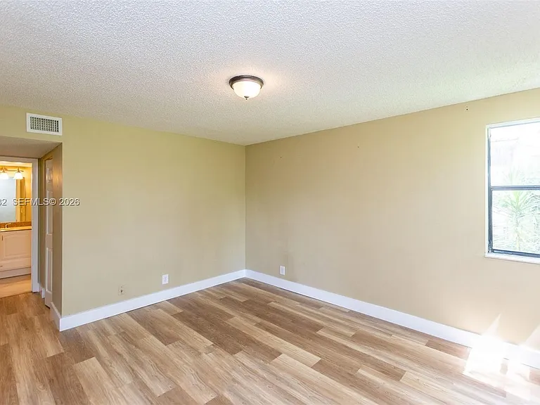 5721 Riverside Dr #202B5 — Photo 25