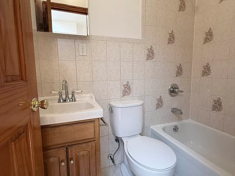 722 Leonard St #O — Photo 5