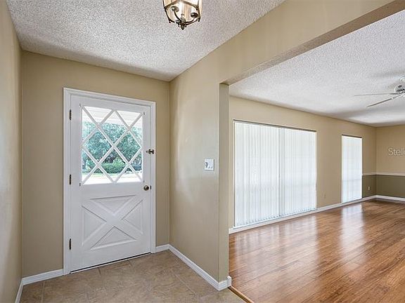 3rd image of 700 Fox Valley Dr