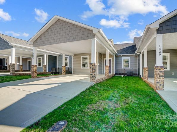 1523 28th Street Pl SE, Hickory, NC 28602