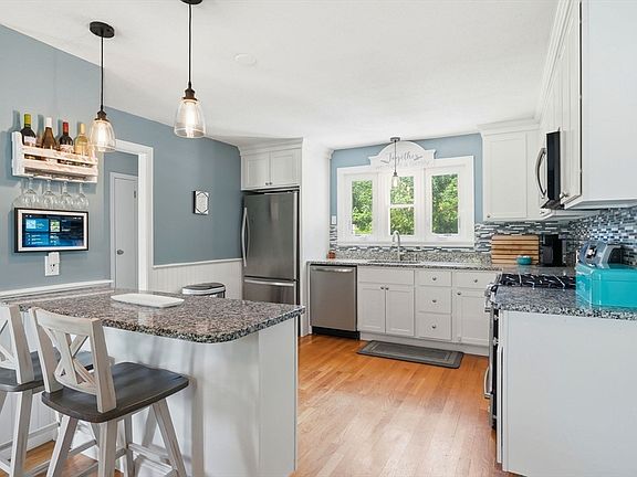 3rd image of 50 Blackmount Dr
