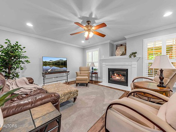 3rd image of 1660 Meadow Chase Ln