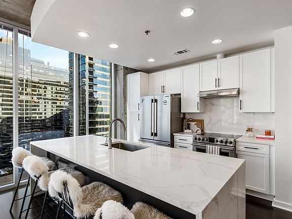 4th image of 855 W Peachtree St NE #1802