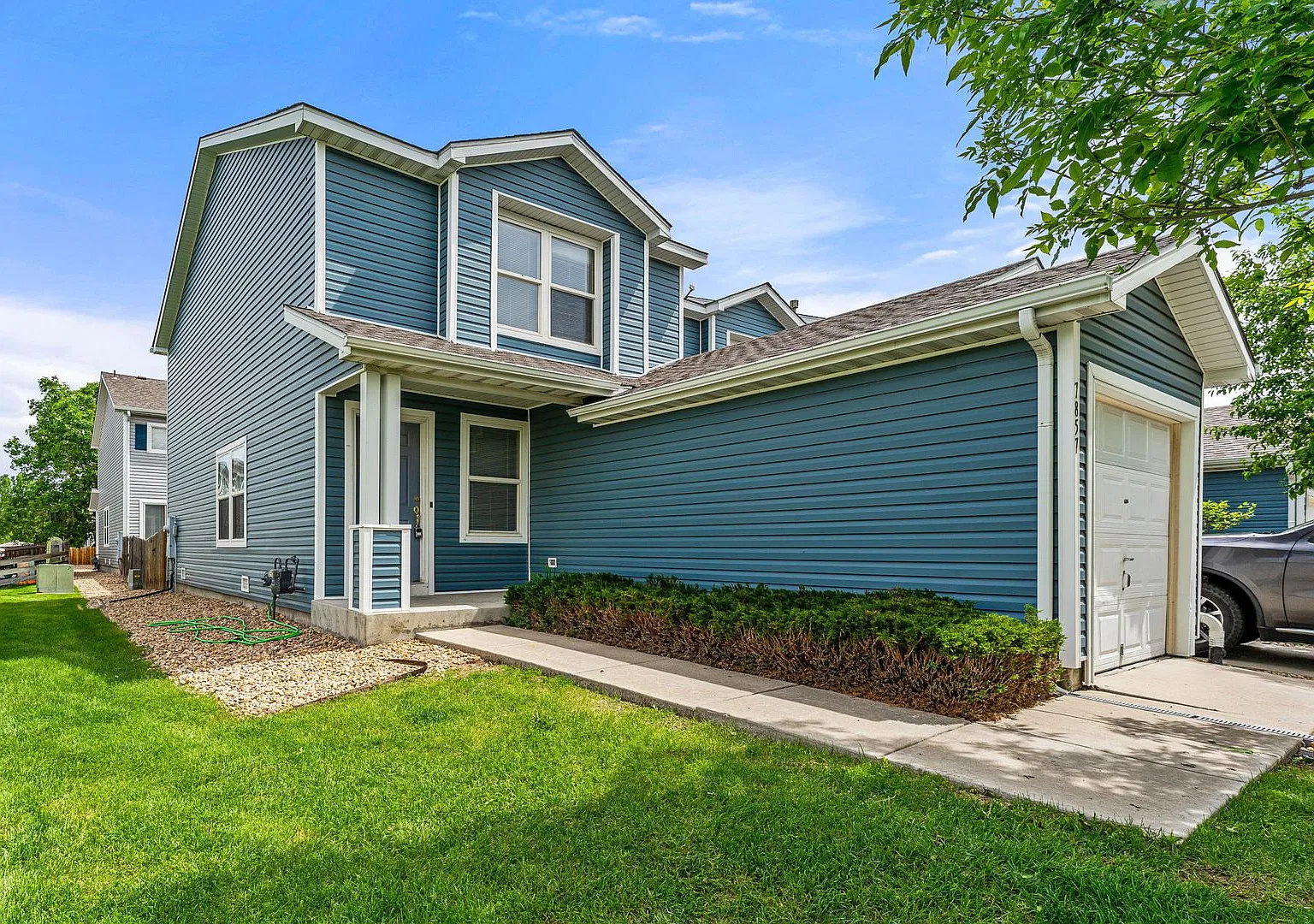 End-unit townhome in Cherry Creek School District with private yard — Photo 2
