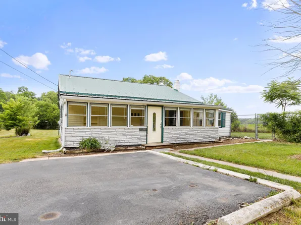 12203 Brookfield Ave, Hagerstown, MD 21740