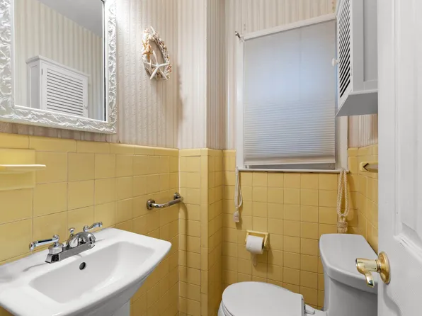 76 Jefferson Street image 11 of 36