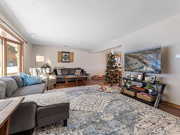 4th image of 1420 Heights Blvd